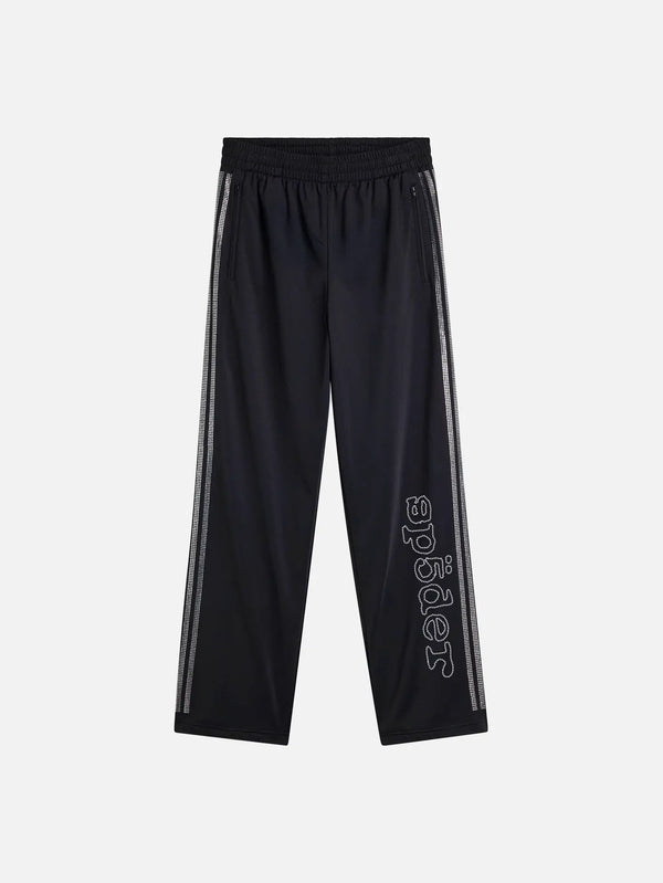 ADIDAS ORIGINALS SP5DER x adidas Track Pant – siyah, önden görünüm; yan fermuarlı cepler, yan şeritli tasarım