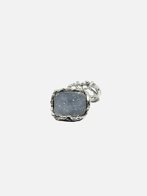 KAEL Hexa Ring – Silver, önden görünüm; kare druzy taş yüzeyi