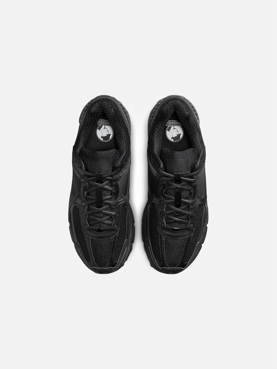 NIKE Zoom Vomero 5 