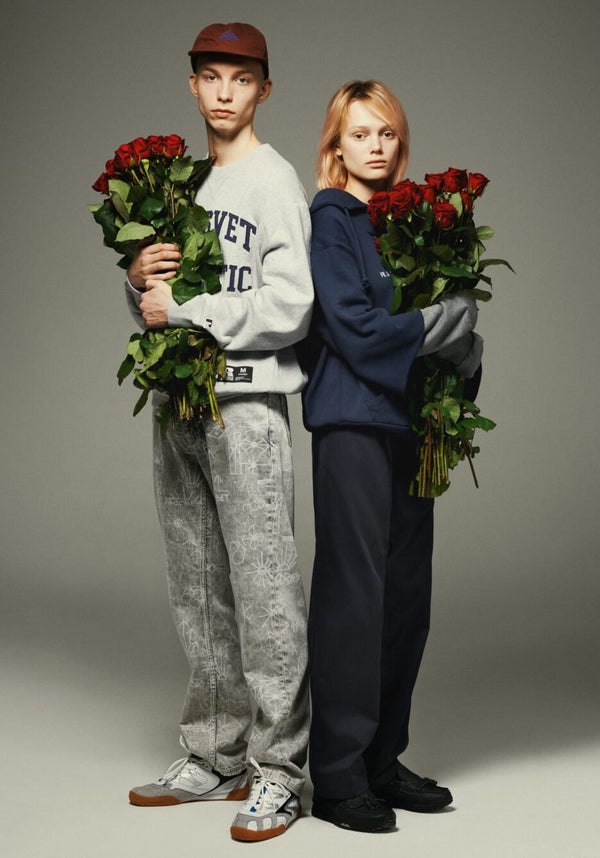 gri sweatshirt kombin önerileri