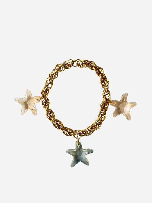 NES VINTAGE Vintage 1980s Designer House Chain Bracelet – altın zincir, beyaz ve mavi yıldızlar, yakın çekim