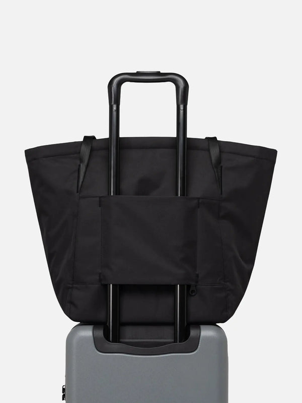 HERSCHEL Joana Tote Bag – siyah, bavul üzerinde önden görünüm