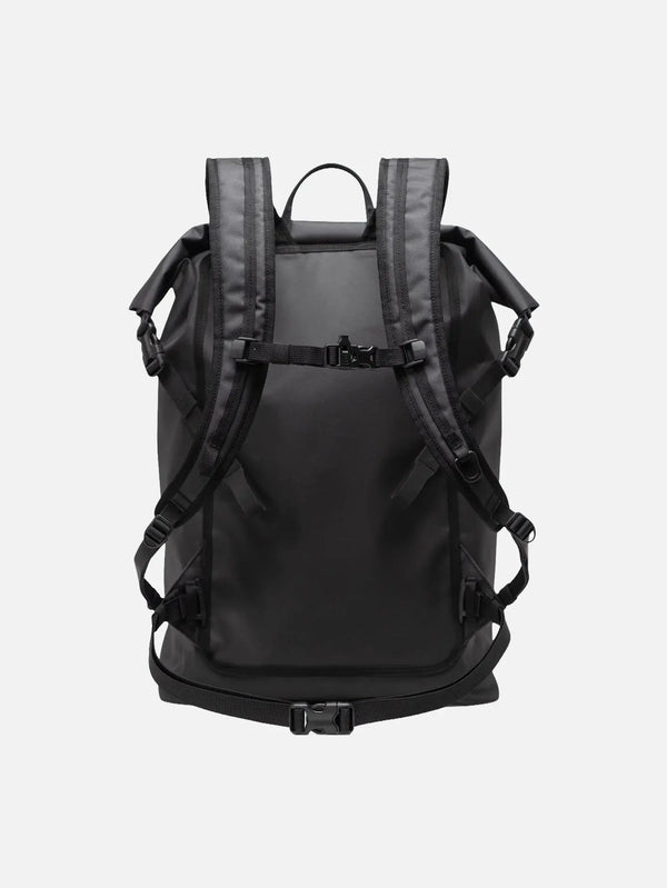 HERSCHEL Dry Bag Backpack – siyah, arka görünüm; iki omuz askısı ve güvenlik kayışları belirgin