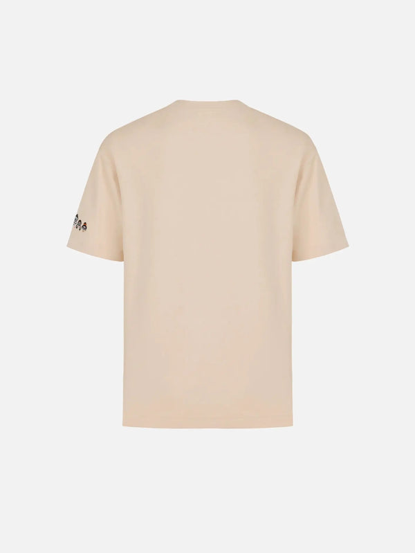 SEVDRUS Scops x Sevdrus Embroidered T-Shirt – bej, arka görünüm