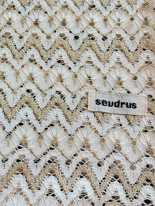 SEVDRUS Raw Bone Lace Sweatpants – krem-bej, dantel kumaş yakın çekim