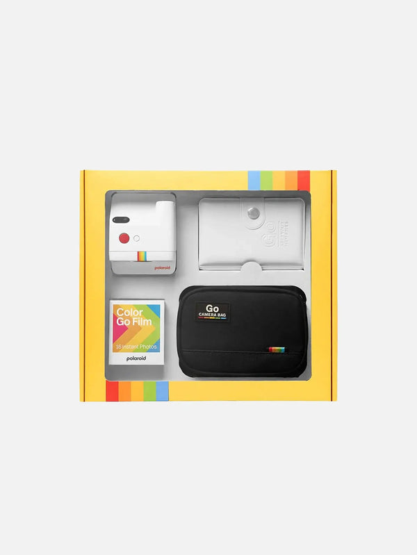 POLAROID Polaroid Go Gen2 Essential Kit - White – önden görünüm, sarı kutu içinde kamera, film paketi ve çanta