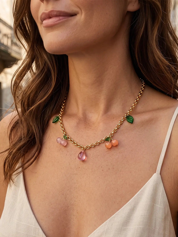 NES VINTAGE Vintage Gold Chain Necklace — Cherry Charms & Crystals 1980s – altın, önden görünüm
