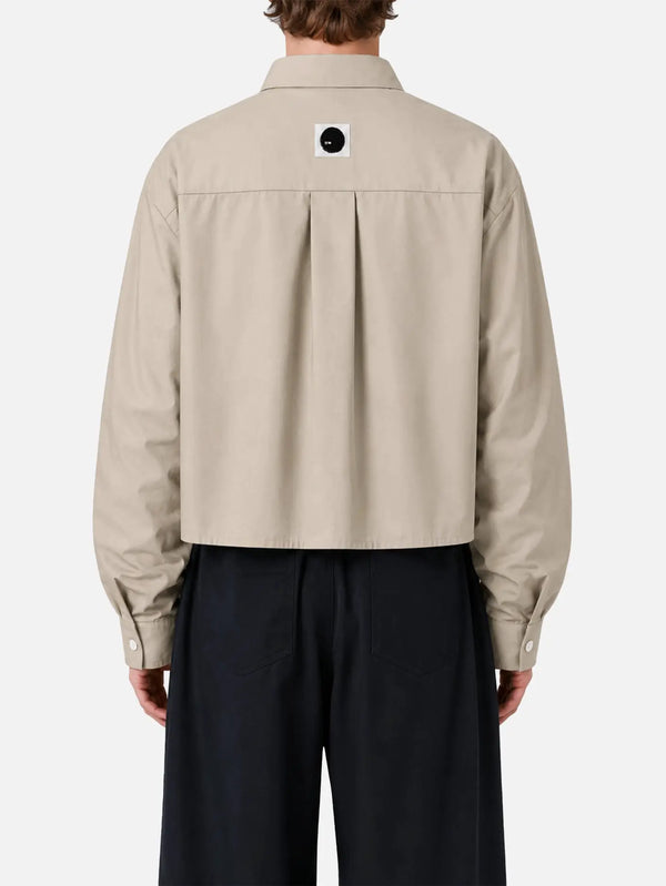 SHOPI GO Sumida Boxy Shirt – Beige, arkadan görünüm, arka üstte logo etiketi
