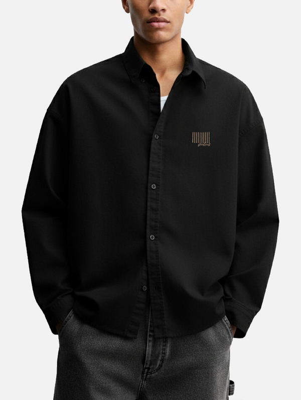 SEVDRUS Black Note Shirt – siyah, önden görünüm; sol göğüs barcode nakışı