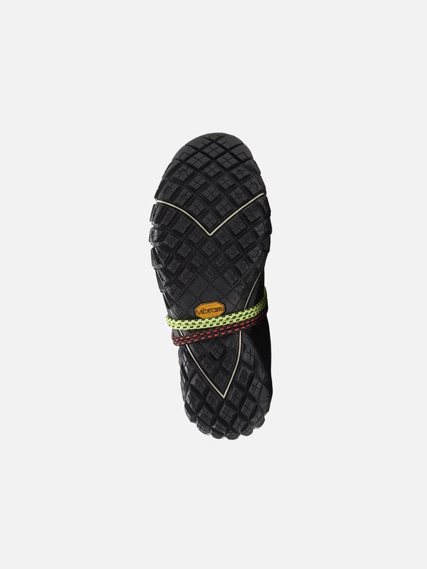 PUMA A$AP ROCKY X Puma Straycat – Black/Formula Red, taban görünümü, Vibram logosu