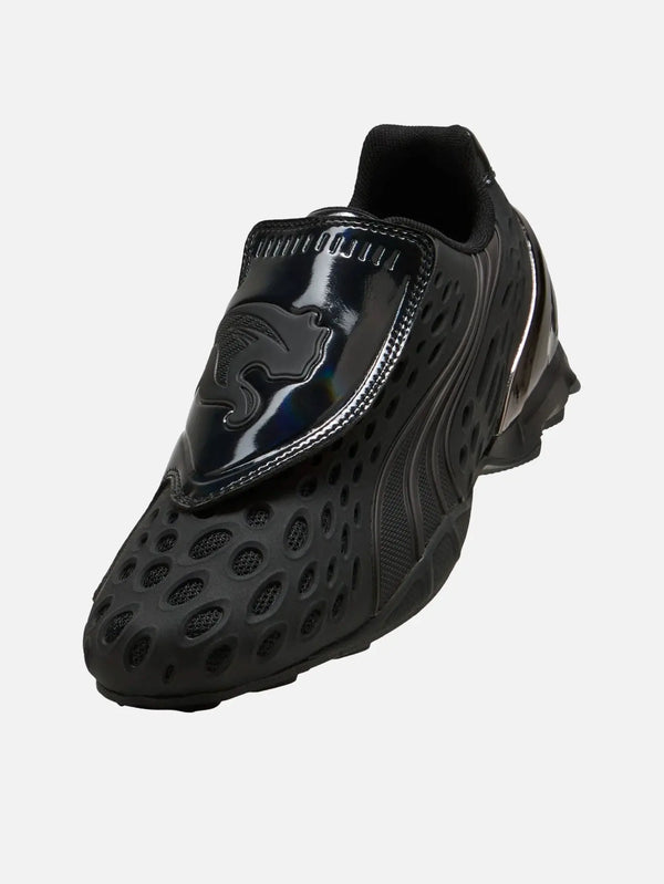 PUMA V-S1 Contact Mold – Black/Flat Dark Gray, önden yakın çekim