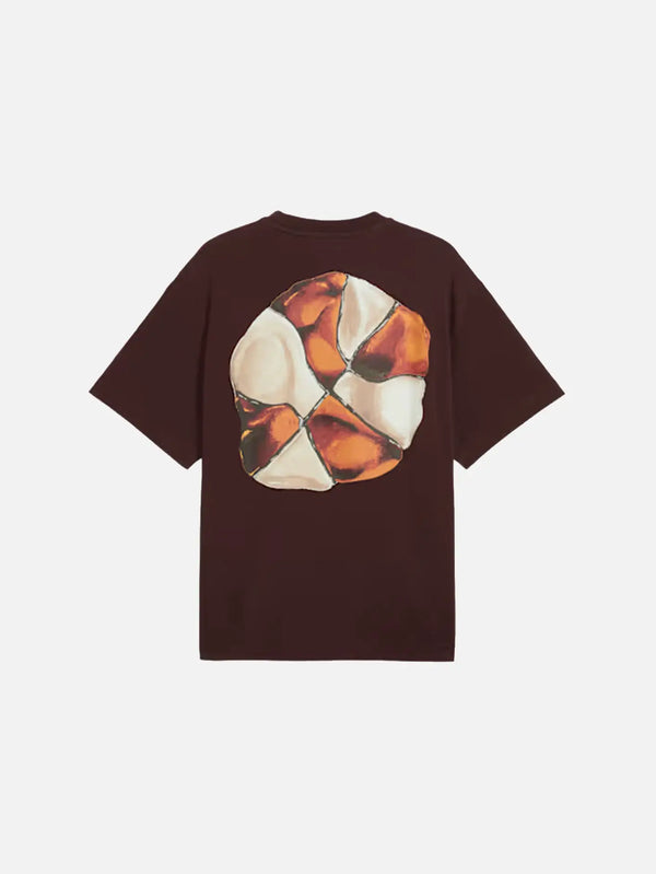 PUMA Art Class Tee III - Chocolate Fondue – arka görünüm, mozaik desenli baskı