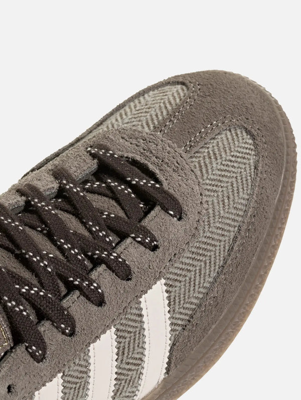 ADIDAS ORIGINALS Handball Spezial W Blanch Brown – Blanch Brown, burun detayı yakın çekim