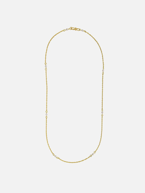 JIN Aura Necklace – altın, incili zincir, önden görünüm