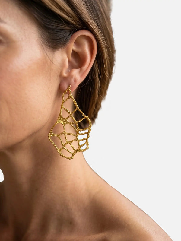 NES VINTAGE Gold Plated Sculptural Organic Net Drop Earrings - Statement Art Jewellery – Gold Plated, yandan görünüm