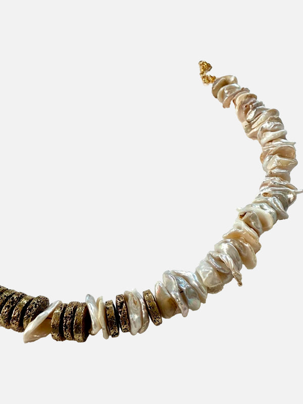 L'ATELIER DES PERLES, Calme Doğal Lav Taşlı Barok ve Yaprak İncili Kolye, KOLYE, shopi go'da!