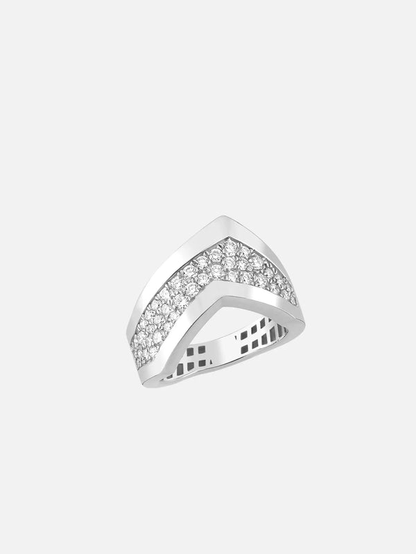 DIME TRIBE Chevron Yüzük – gümüş, pavé taşlı yüzey, yandan görünüm