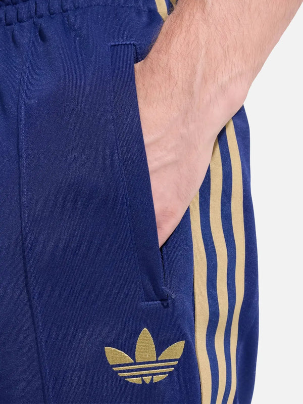 ADIDAS ORIGINALS Fenerbahçe OG2 Track Pant - Dark Blue – yan görünüm, lacivert kumaş ve altın trefoil ile yan şeritler