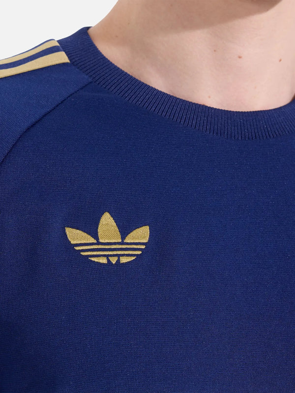 ADIDAS ORIGINALS Fenerbahçe OG2 Tee - Dark Blue, göğüs altın trefoil yakın çekimi