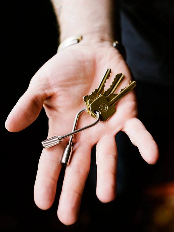 CRAIGHILL, Closed Helix Keyring Stainless Steel, ANAHTARLIK, shopi go'da!