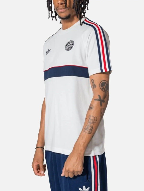 ADIDAS ORIGINALS Bayern Munich OG2 Tee – Core White, yandan görünüm