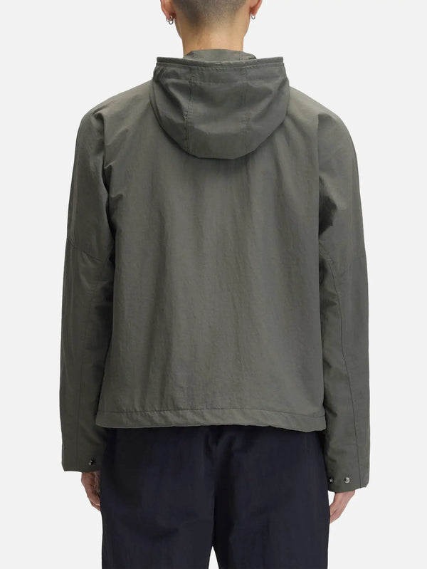 FRED PERRY Cropped Ripstop Parka – Field Green, arka görünüm, kapüşonlu