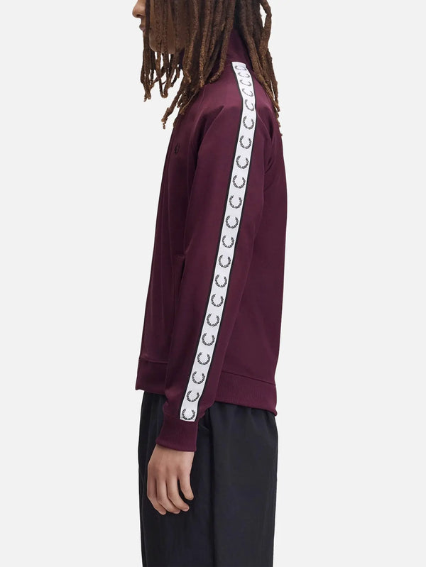 FRED PERRY Contrast Tape Track Jacket – Plum, yandan görünüm