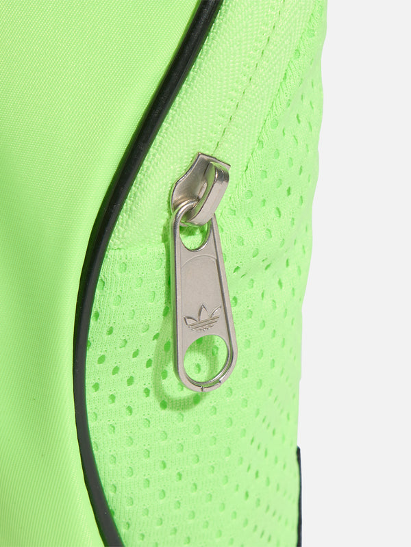 ADIDAS ORIGINALS, Adicolor Small Item Bag - Signal Green, ÇANTA, shopi go'da!