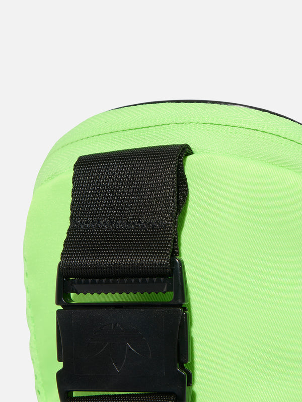 ADIDAS ORIGINALS, Adicolor Small Item Bag - Signal Green, ÇANTA, shopi go'da!