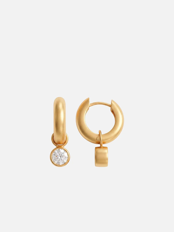 ECE LONDON Aurea Stella Charm Earrings - Gold – 2 adet, yakın çekim, taşlı sarkaçlı ve halkalı küpe