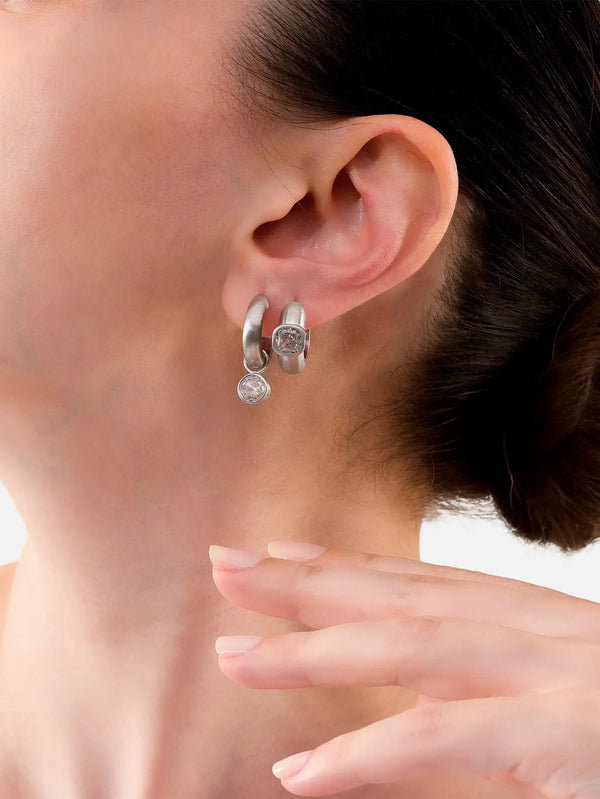 ECE LONDON Aurea Stella Charm Earrings – Silver, yakın çekim; iki adet küpe
