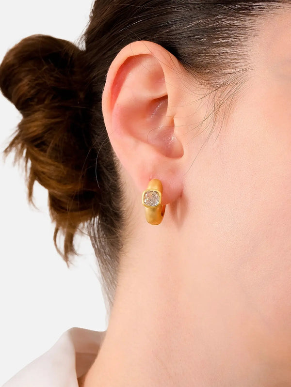 ECE LONDON Aurea Lux Earrings – Gold, yakından görünüm