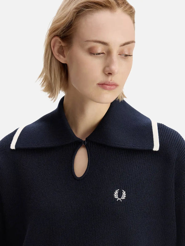 FRED PERRY Wide Collar Knitted Shirt - Navy – yakından çekim, yaka ve logonun görünümü
