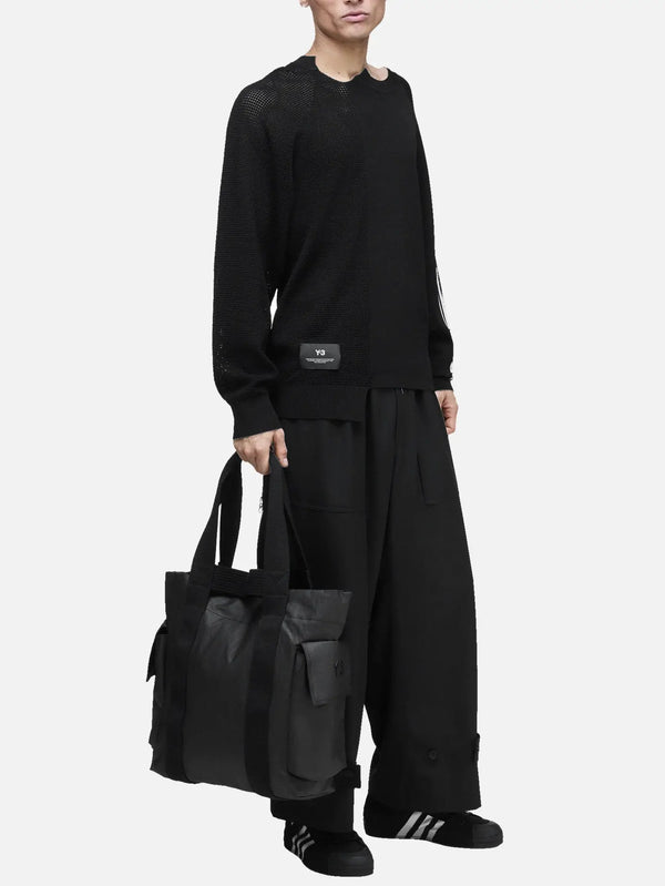 Y-3 Y-3 Work Tote - Black – Black, yandan görünüm, üzerinde Y-3 etiketi