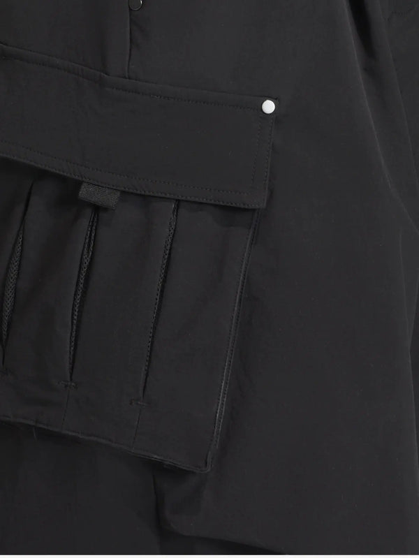 ADIDAS ORIGINALS Premium Essentials Utility Pant - Black – siyah, yakın çekim, ön cep detayı