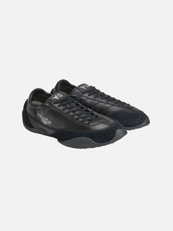 Y-3 Tokyo Warped Triple Black – Triple Black, önden ve yanlardan görünüm