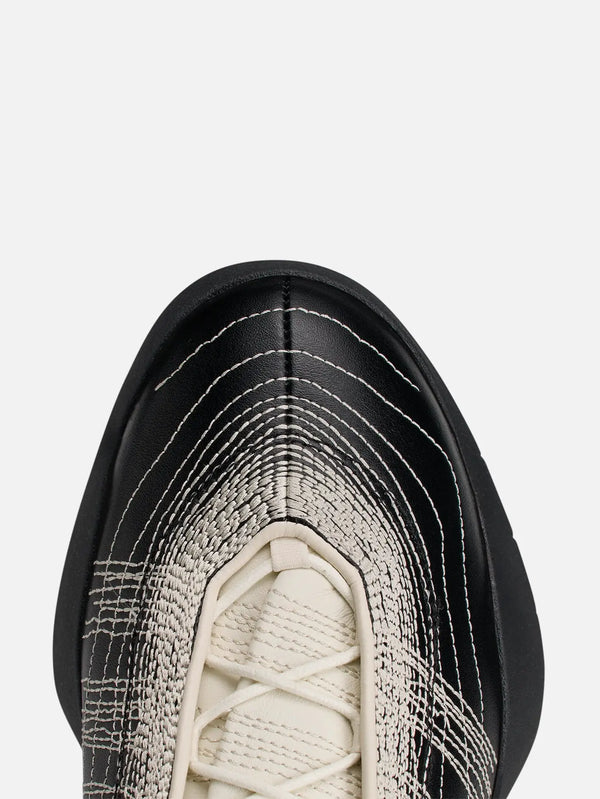 Y-3 Regu Embroidery Black Off White – Black Off White, önden yakın çekim