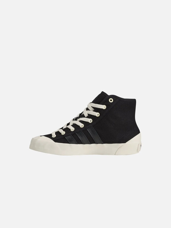 Y-3 Nisi Hi – black/white, yandan görünüm, siyah canvas üst ve beyaz bağcıklar