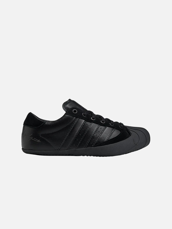 Y-3 Superstar 3G – Black, yandan görünüm, deri üst yüzey