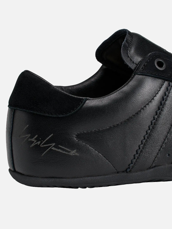 Y-3 Superstar 3G – Black, yakın çekim, topuk ve yan görünüm