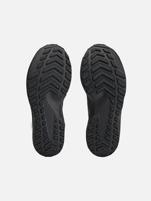 Y-3 Evo SL ATR GTX – siyah, iki ayakkabının taban görünümü