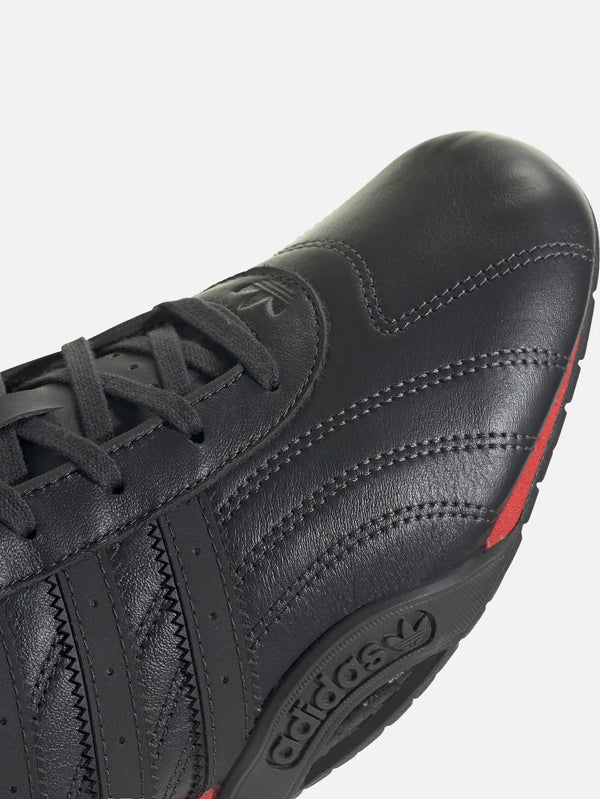 ADIDAS ORIGINALS Adiracer Lo AUDI Revolut F1 Team Utility Black – Utility Black, önden yakın çekim