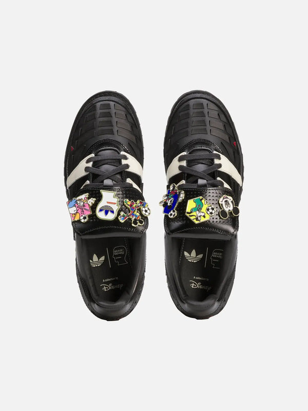 ADIDAS ORIGINALS Brain Dead x Disney x adidas Predator Core Black – Core Black, üstten görünüm, iki ayakkabı