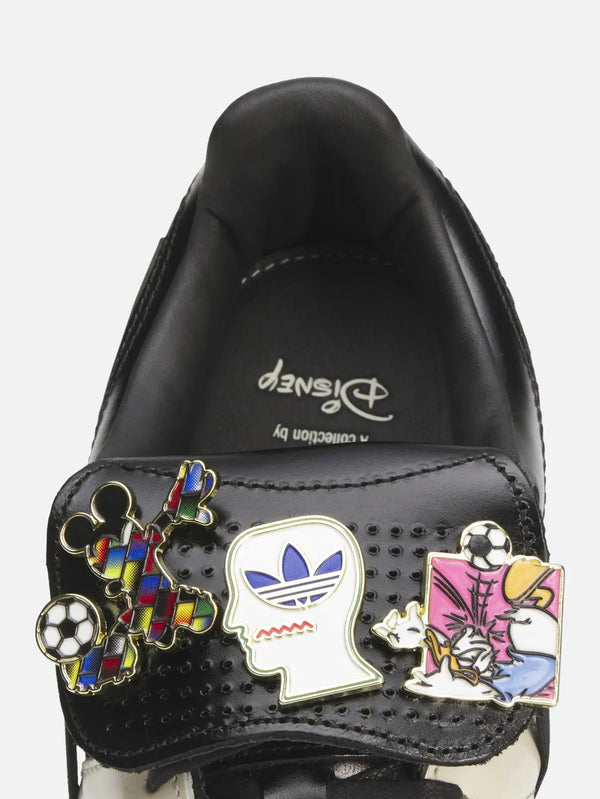 ADIDAS ORIGINALS Brain Dead x Disney x adidas Predator Core Black – Core Black, ön görünüm, renkli rozetlerle süslü