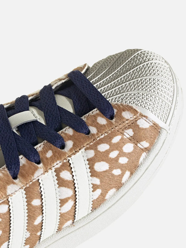 ADIDAS ORIGINALS Superstar II W Brown Desert – Brown Desert, burun kısmı yakın çekim