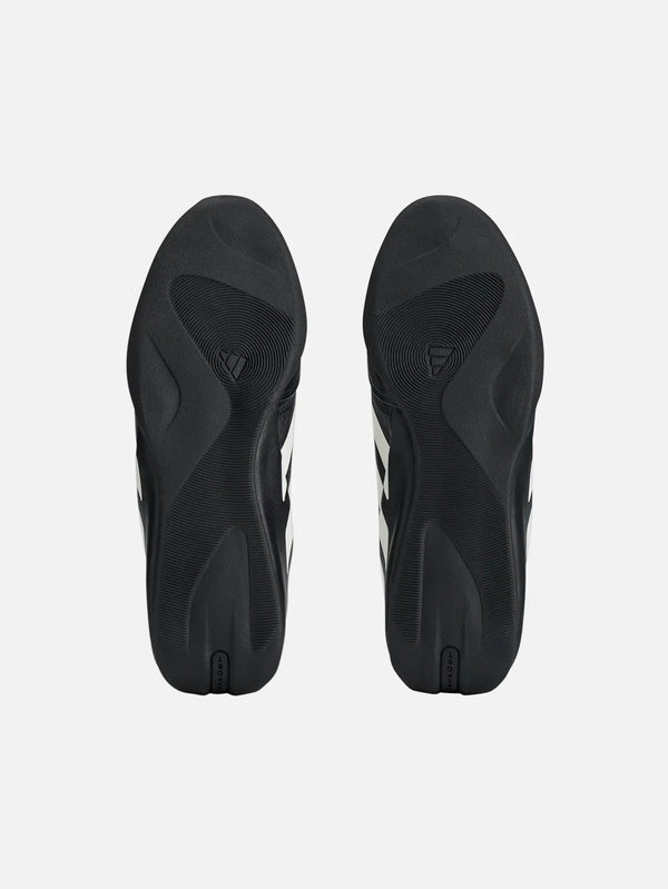 ADIDAS ORIGINALS entire studios x adidas Feroza Low Core Black – Core Black, iki ayakkabı taban görünümü