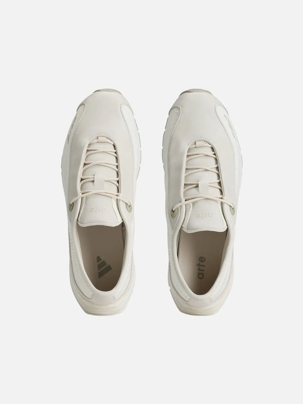 ADIDAS ORIGINALS Arte Antwerp x adidas F50 Motion – Core White, üstten görünüm, iki ayakkabı