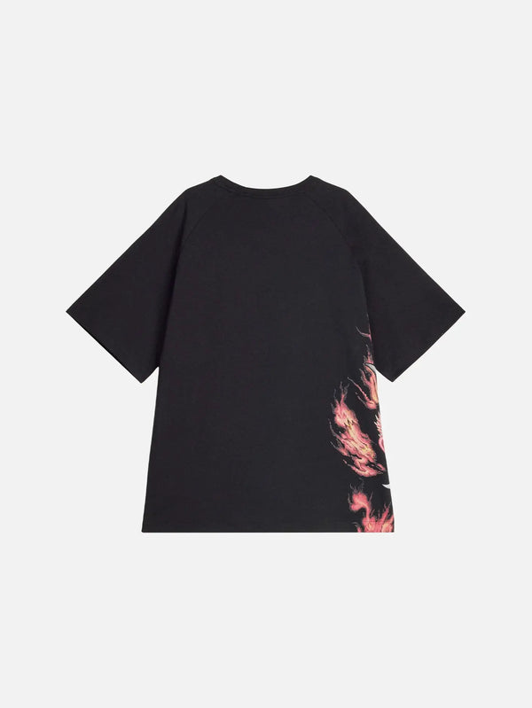 Y-3 Graphic Short Sleeve Tee - Black – ön görünüm, yan tarafında pembe alev deseni