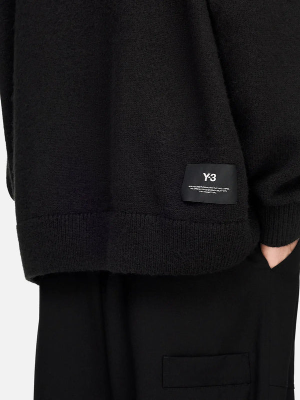 Y-3 Chito Graphic Knit Sweater – siyah, yan görünüm, etiket detayı