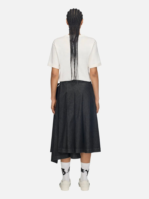 Y-3 Denim Skirt W – siyah, arka görünüm; denim etek, diz altı uzunluk, pileli detay
